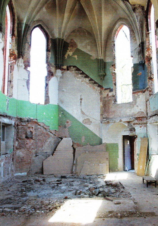 Wiedererstehende St. Adalbert Kirche in Amalienau thumbnail
