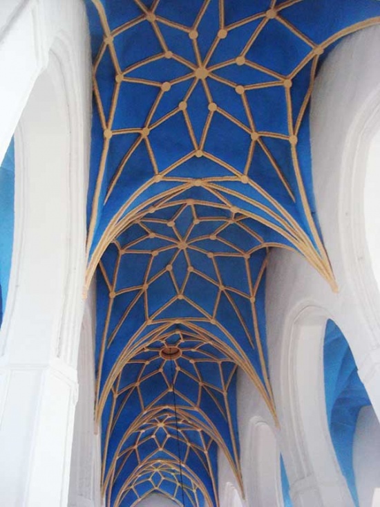 Die Kirche in Friedland/Ostpr. präsentiert sich farbenprächtig thumbnail