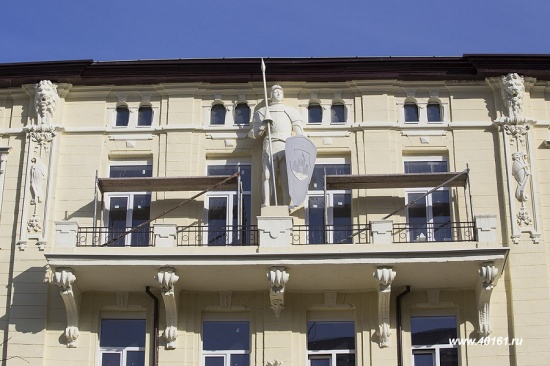 Tilsit: Jugendstilhaus in der Hohen Strasse mit Ordensritterfigur im 4. Stock wurde restauriert thumbnail