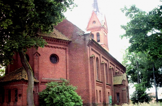 Die evangelische Kirche in Warpuhnen wird gerettet thumbnail
