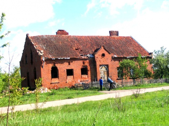 Zweifel am Kanthaus in Judtschen/Kanthausen, Kreis Gumbinnen thumbnail