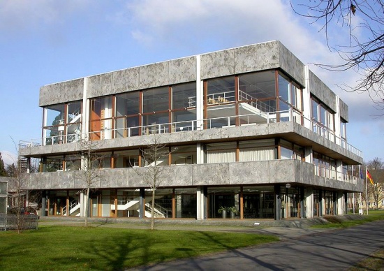 Der Architekt Paul Baumgarten  (9. 4. 1900 – 8. 10. 1984) wurde in Tilsit geboren thumbnail